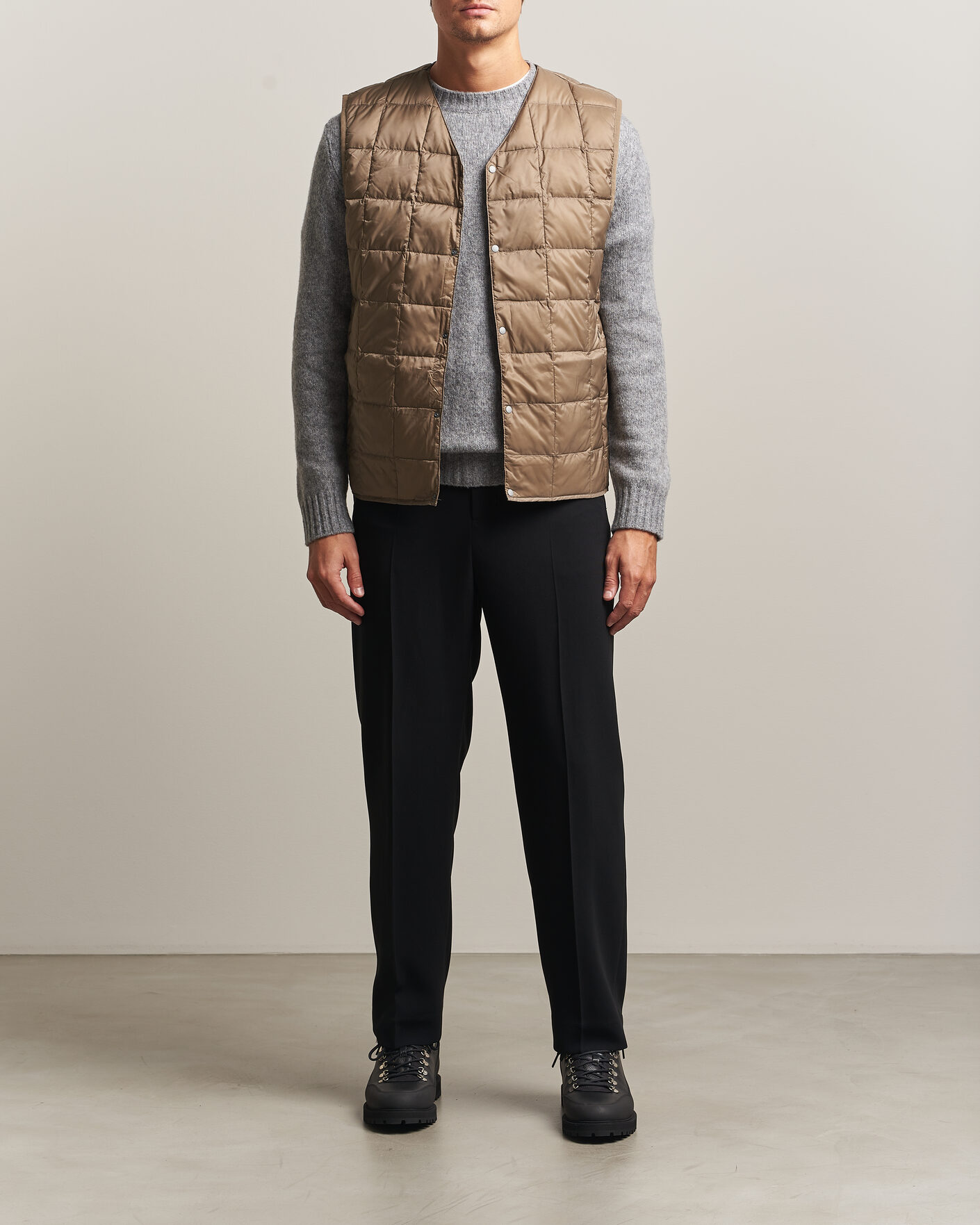 Men | Gilets | TAION | V-Neck Lightweight Down Vest Khaki