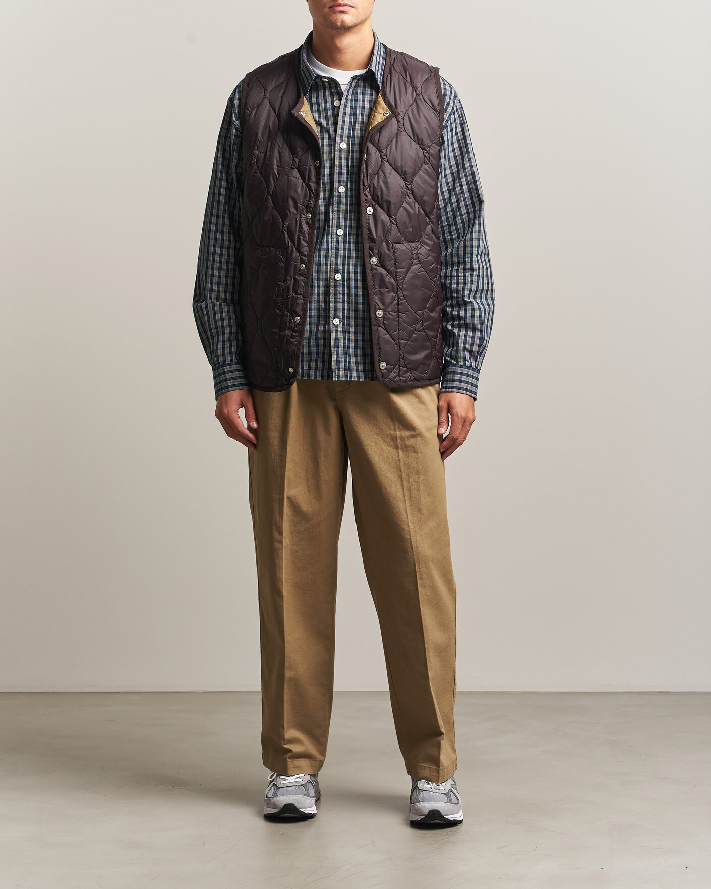 Men | Gilets | TAION | Military Crew Neck Down Vest Dark Choco