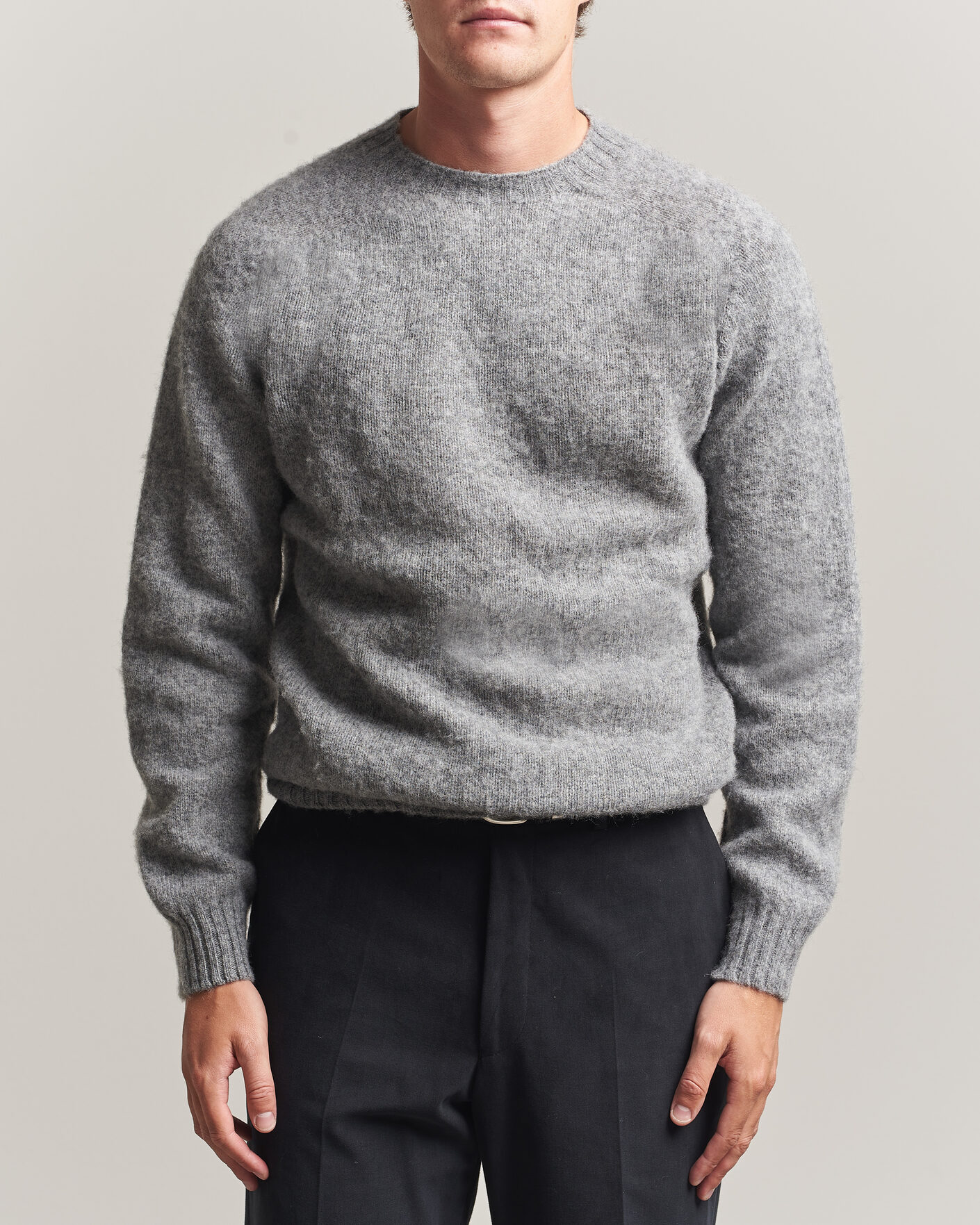 Men | Sweaters & Knitwear | Harley Of Scotland | Brushed Supersoft Lambswool Crewneck Mid Grey