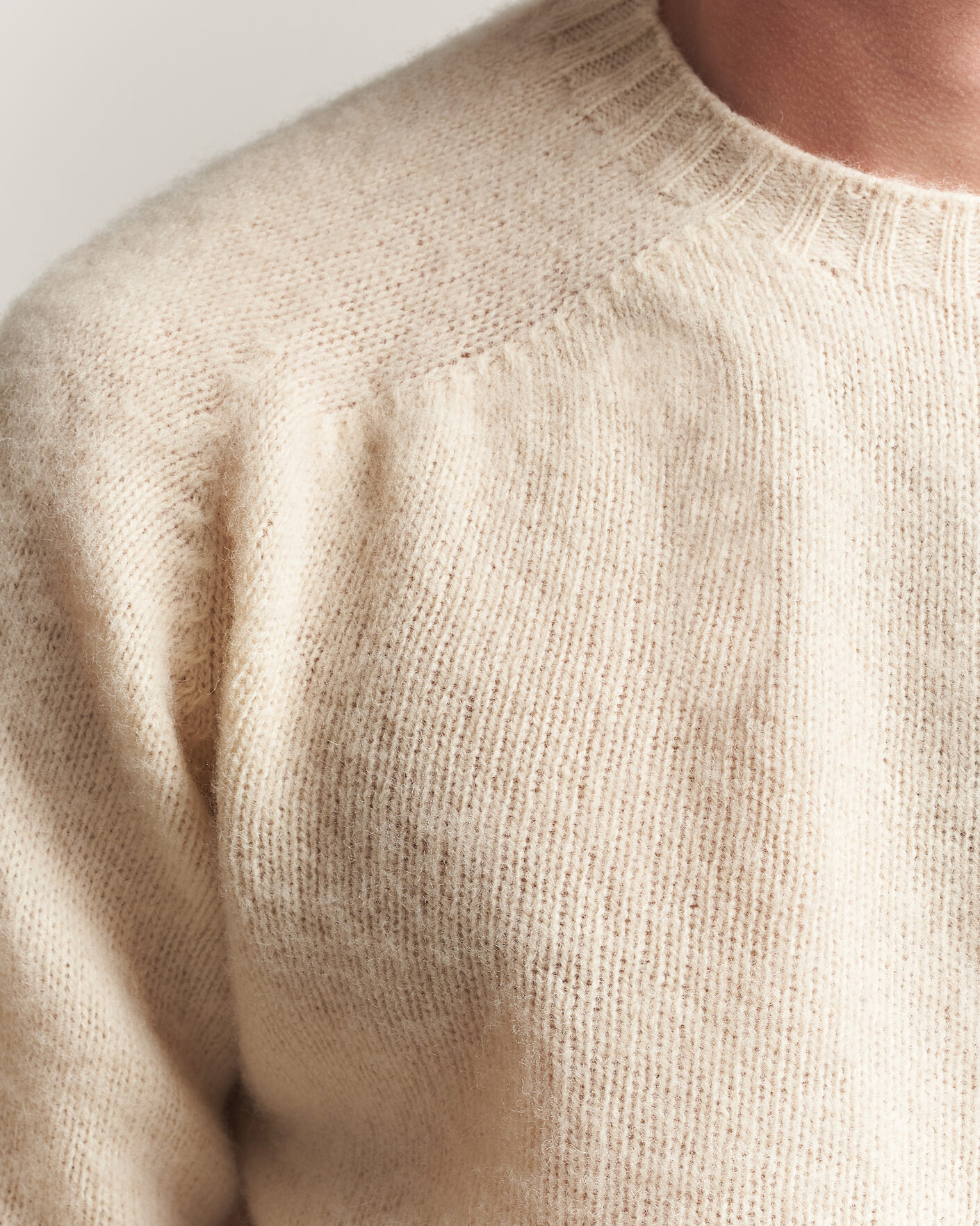 Men | Sweaters & Knitwear | Harley Of Scotland | Brushed Supersoft Lambswool Crewneck Vanilla