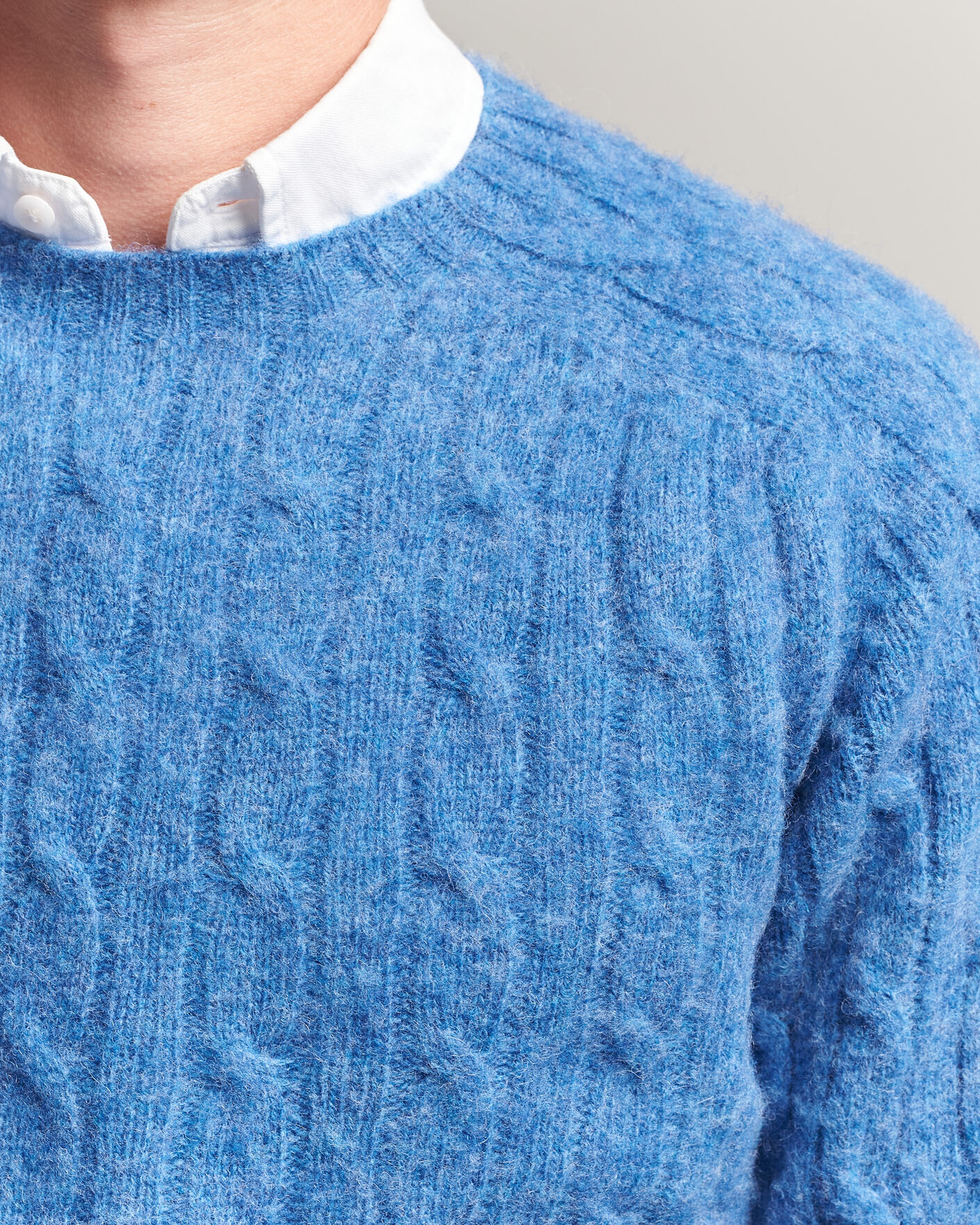 Men | Sweaters & Knitwear | Harley Of Scotland | Brushed Supersoft Lambswool Cable Cobalt