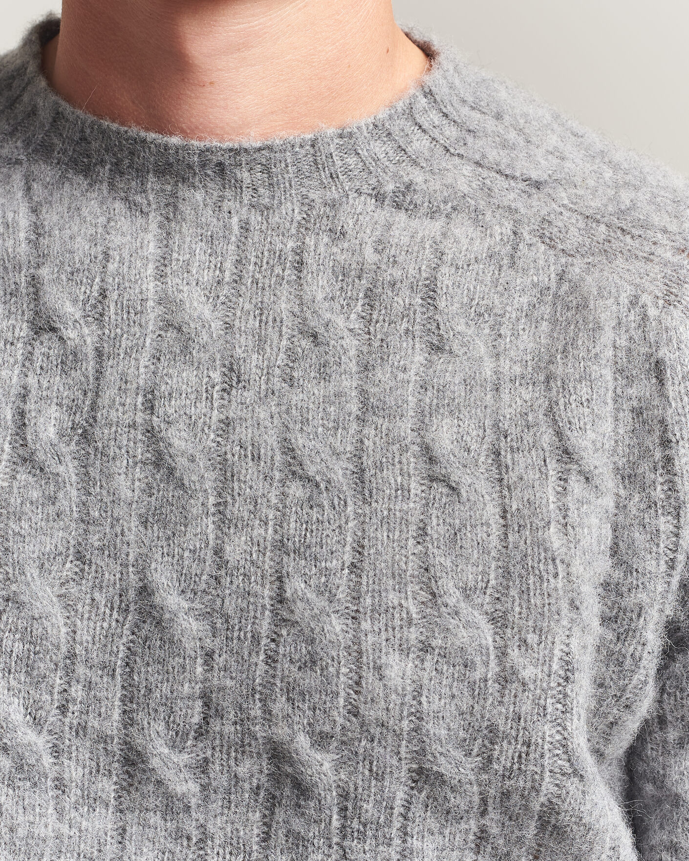 Men | Sweaters & Knitwear | Harley Of Scotland | Brushed Supersoft Lambswool Cable Mid Grey