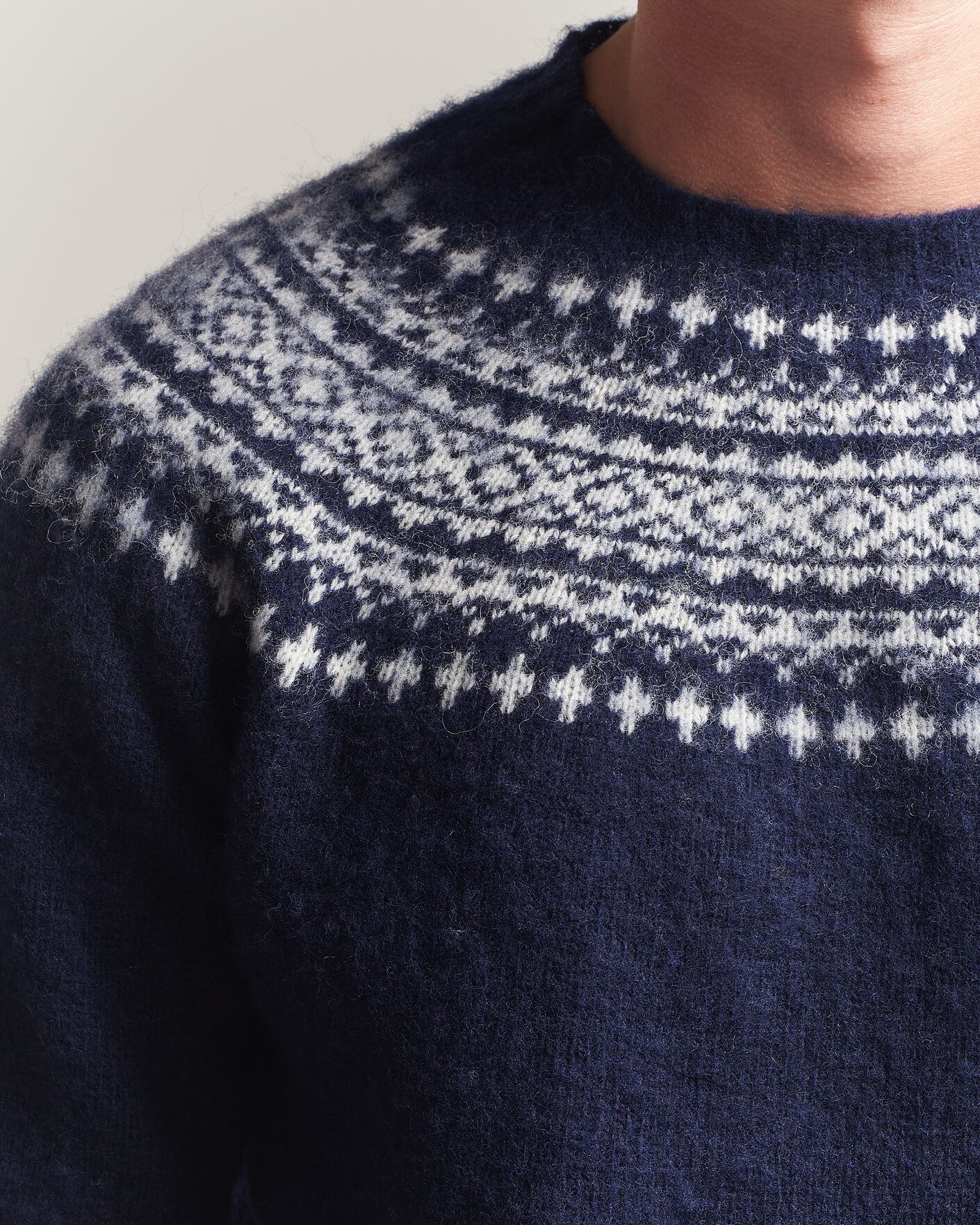 Men | Sweaters & Knitwear | Harley Of Scotland | Brushed Supersoft Lambswool Yolk Fairisle Navy/Snow White