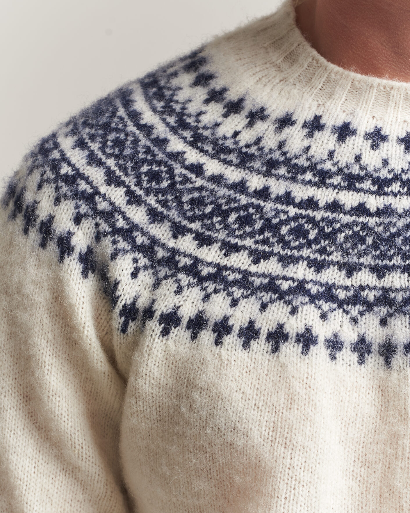 Men | Sweaters & Knitwear | Harley Of Scotland | Brushed Supersoft Lambswool Yolk Fairisle Snow White/Navy