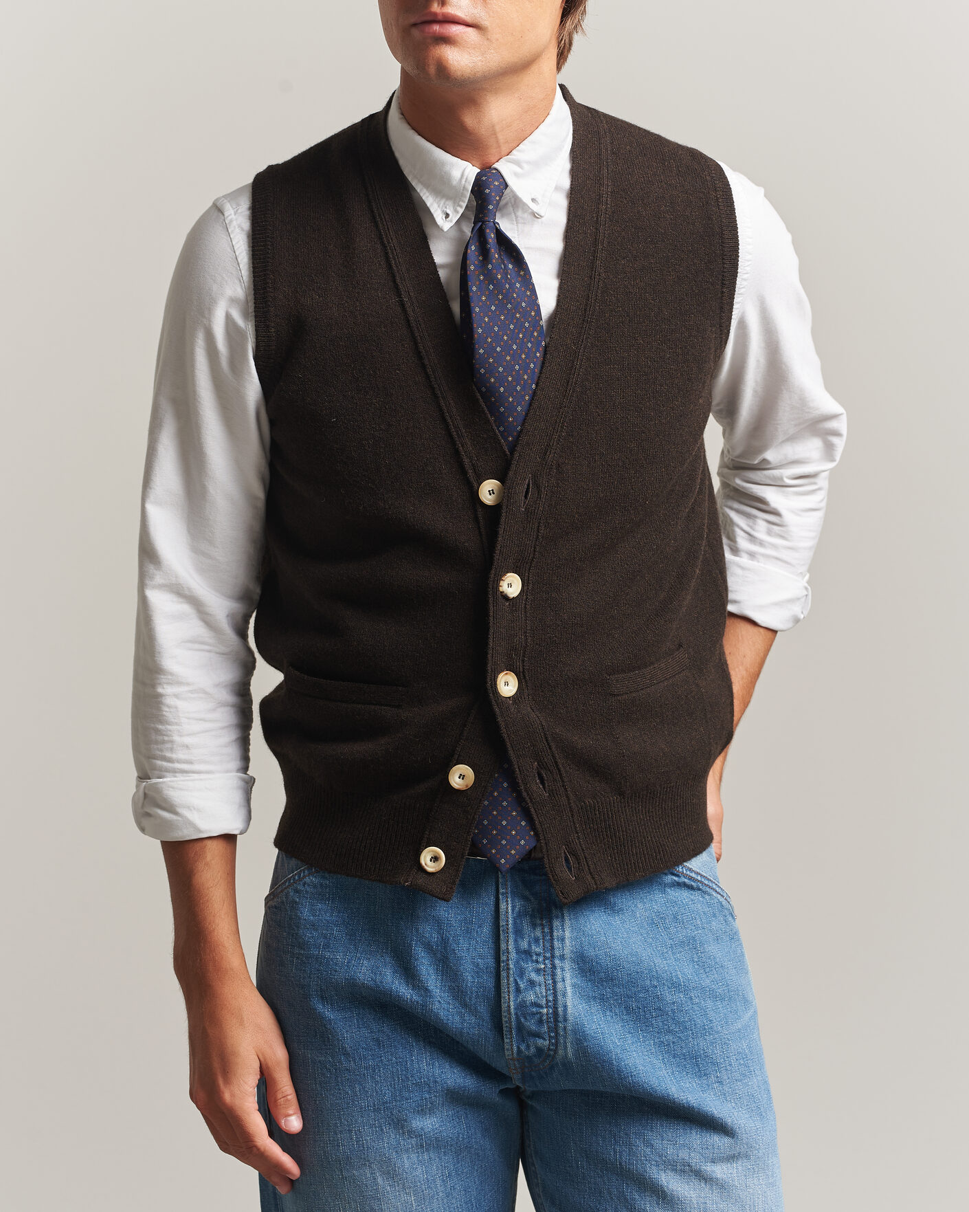 Men | Sweaters & Knitwear | Drake's | Lambswool Vest Cardigan Dark Brown