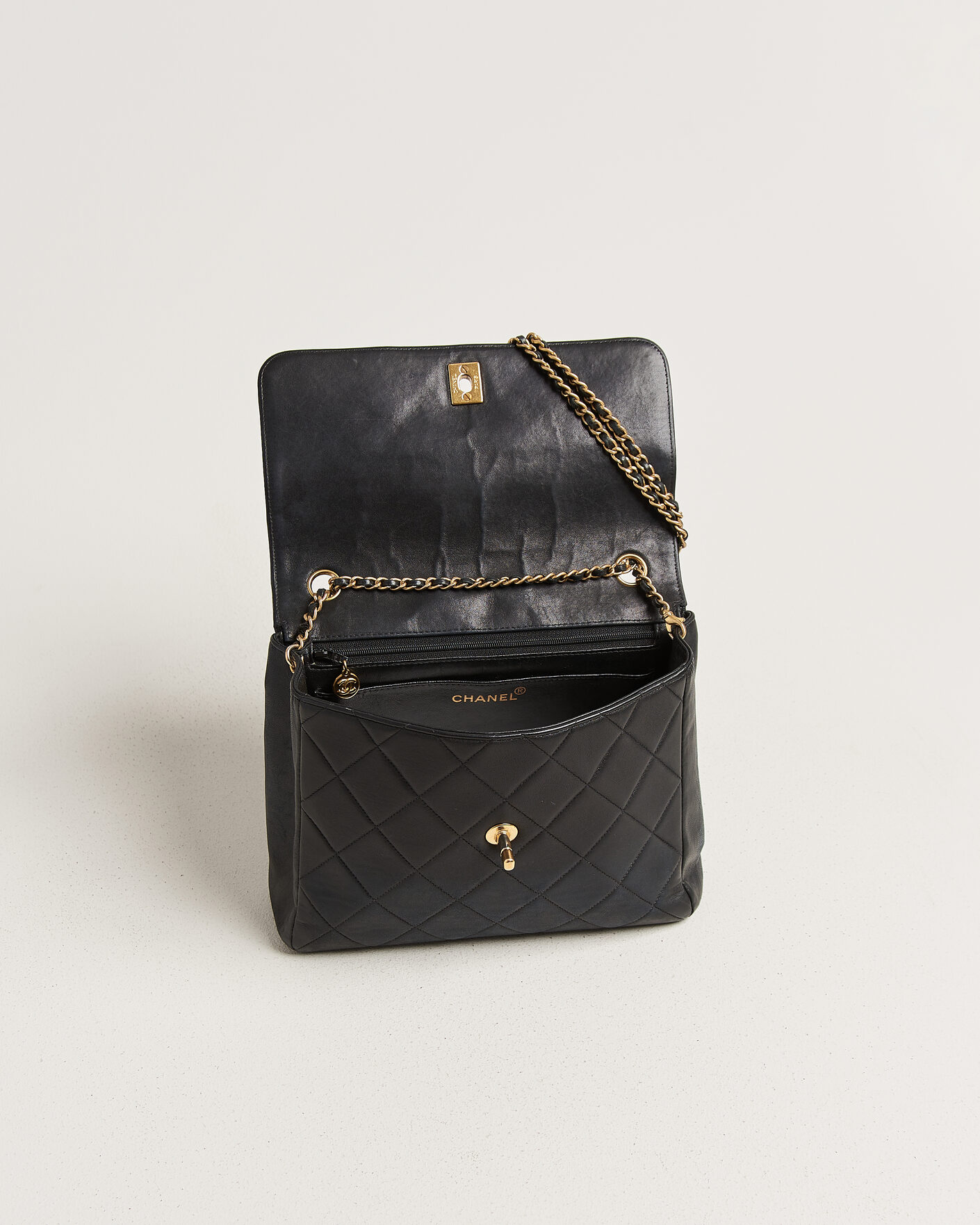 Men | Pre-Owned & Vintage Bags | Chanel Pre-Owned | Single Flap Bag Lambskin Black