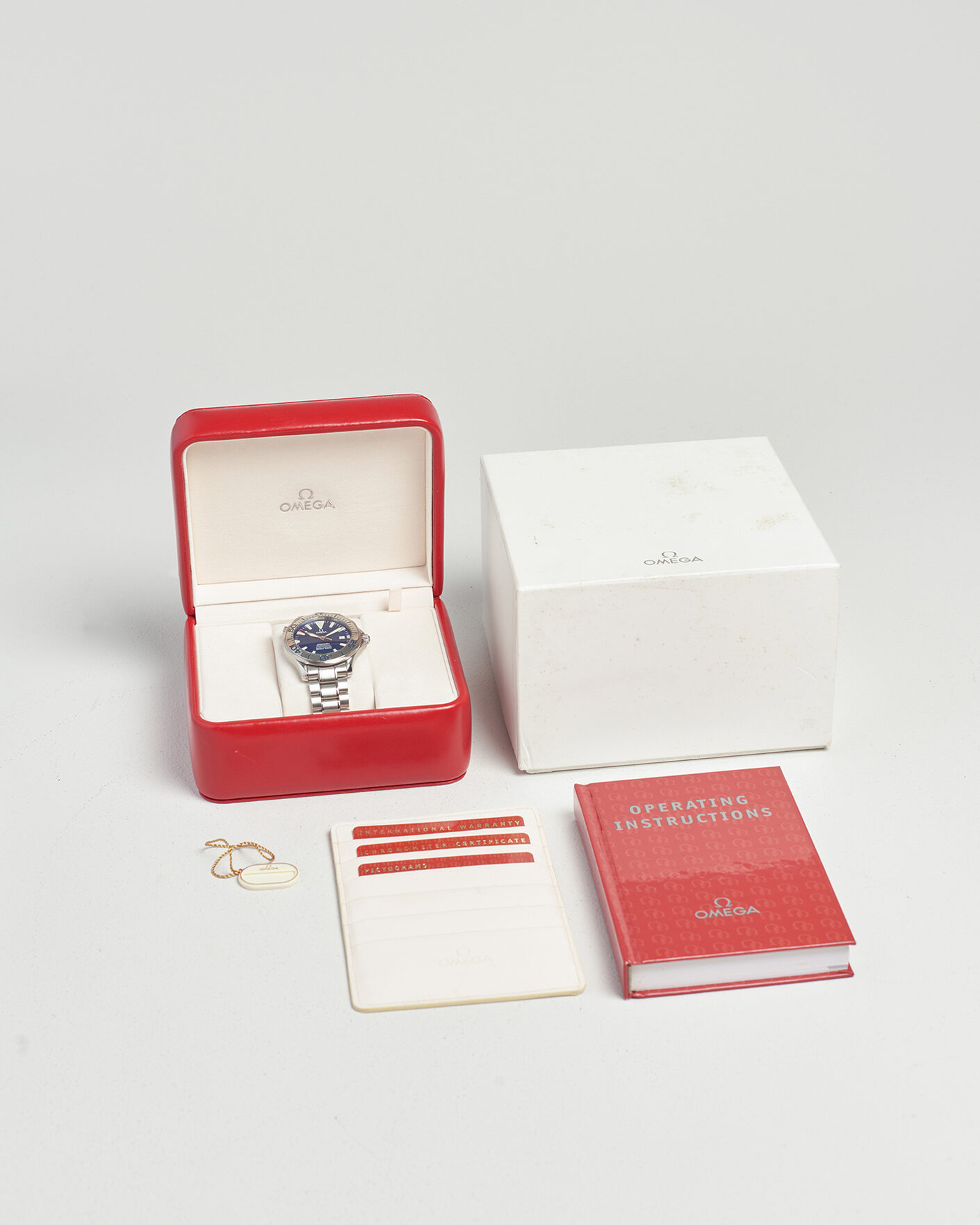 Men | Pre-Owned & Vintage Watches | Omega Pre-Owned | Seamaster 300M Electric Blue