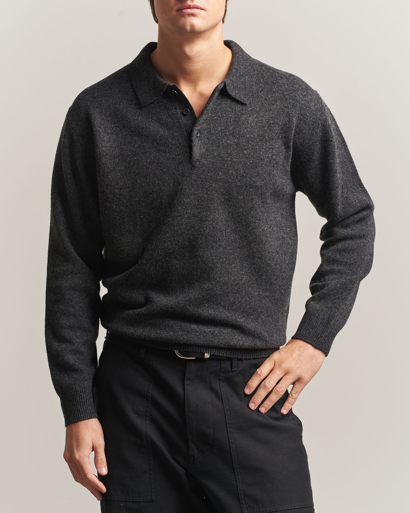 Men | Sweaters & Knitwear | BEAMS PLUS | Knitted Wool Polo Charcoal