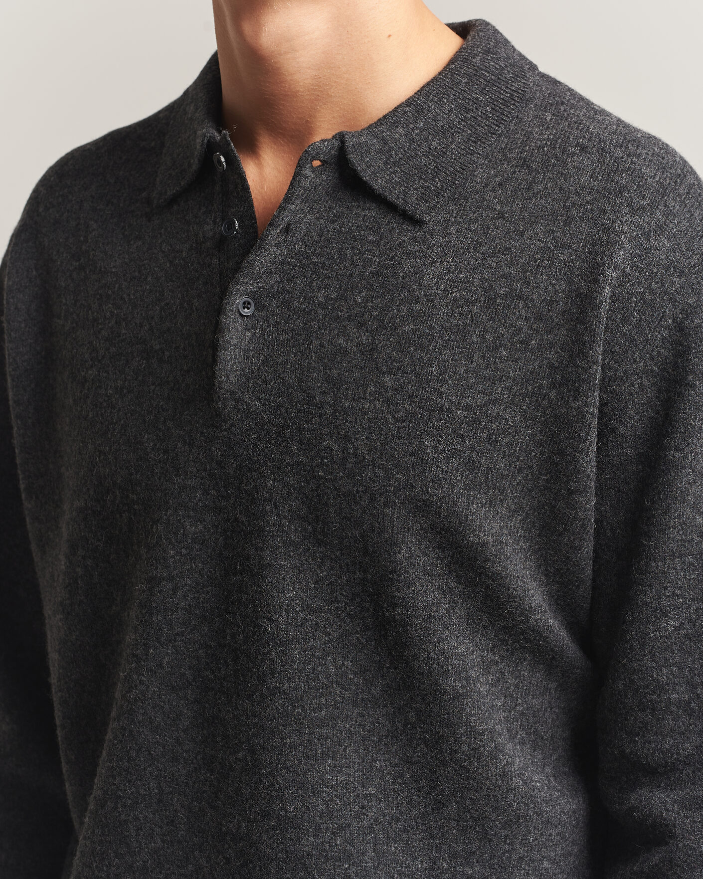 Men | Sweaters & Knitwear | BEAMS PLUS | Knitted Wool Polo Charcoal