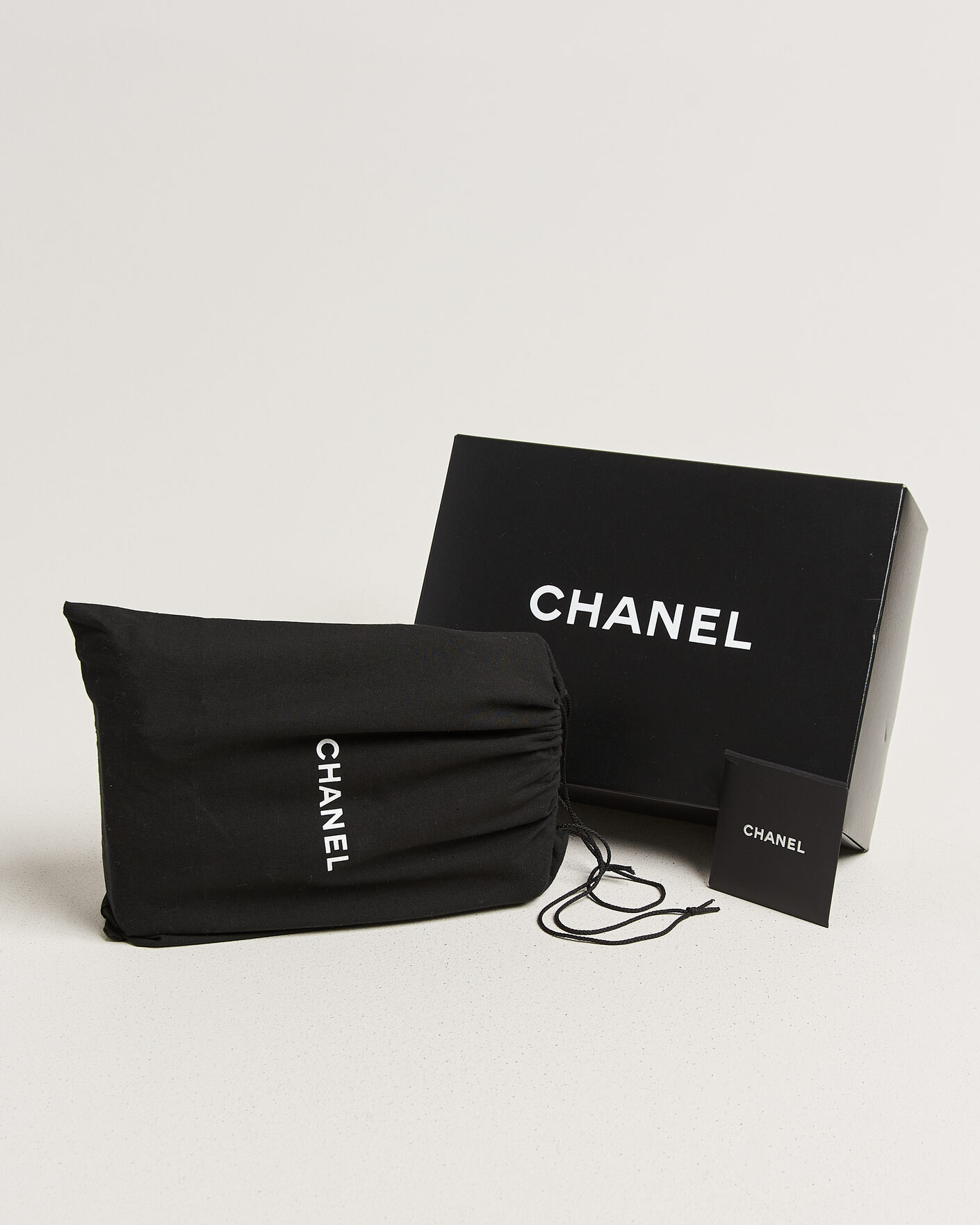 Men | Pre-Owned & Vintage Bags | Chanel Pre-Owned | Classic Medium Double Flap Bag Caviar Black