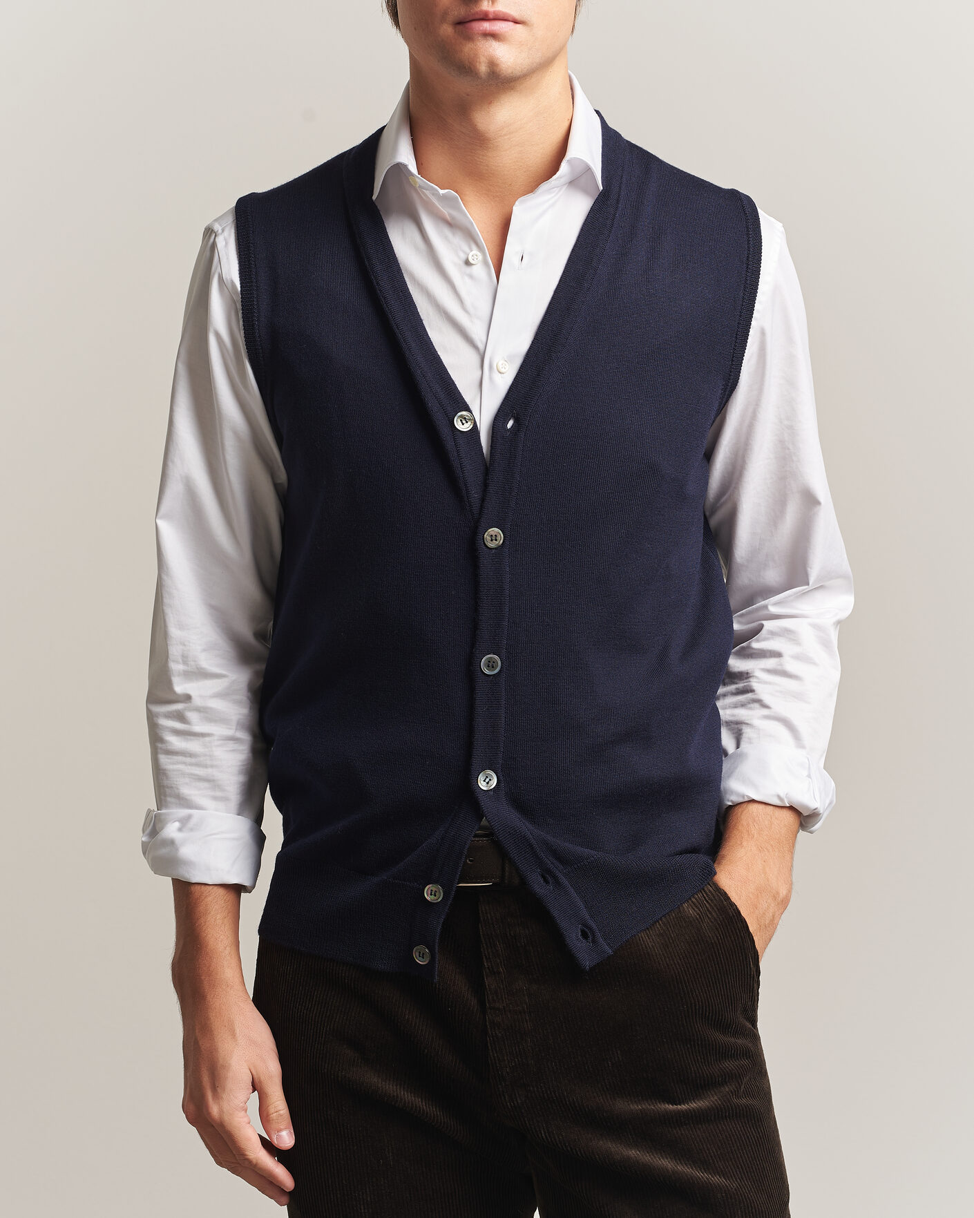 Men | Sweaters & Knitwear | Morgano | Extra Fine Merino Wool Sleevles Cardigan Vest Navy