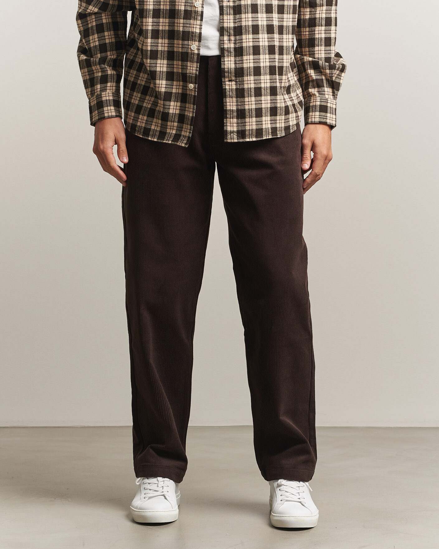 Men | Trousers | A Day's March | Redwood Corduroy Trousers Dark Brown