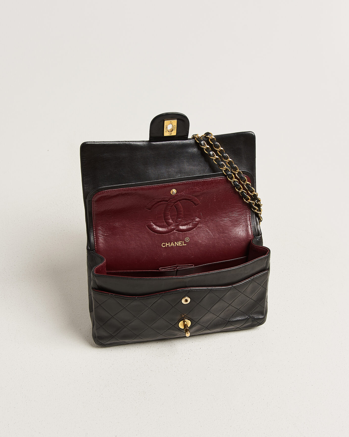 Men | Pre-Owned & Vintage Bags | Chanel Pre-Owned | Classic Medium Double Flap Bag Lambskin Black