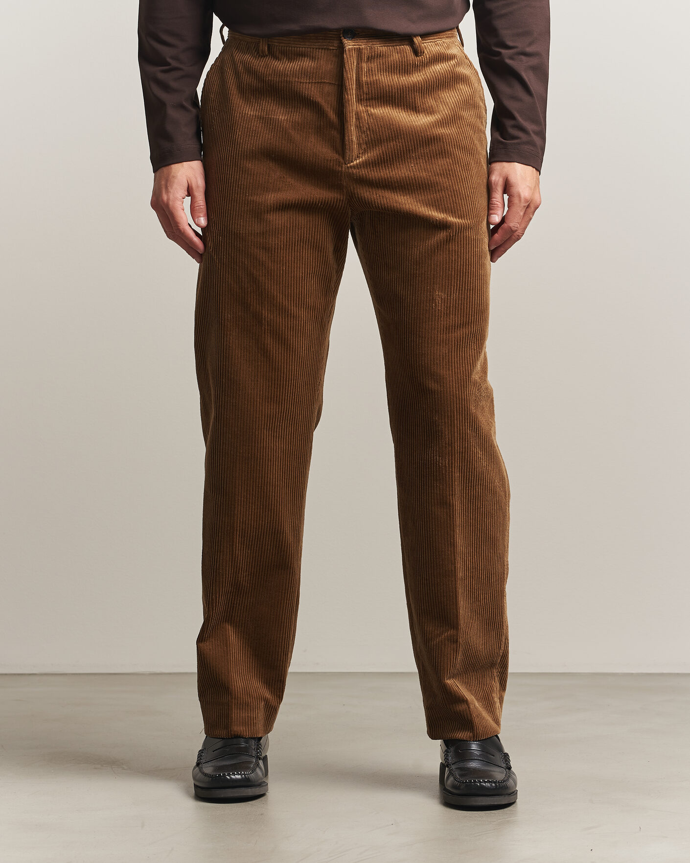 Men | Trousers | Filippa K | Julian Corduroy Chino Trousers Tobacco