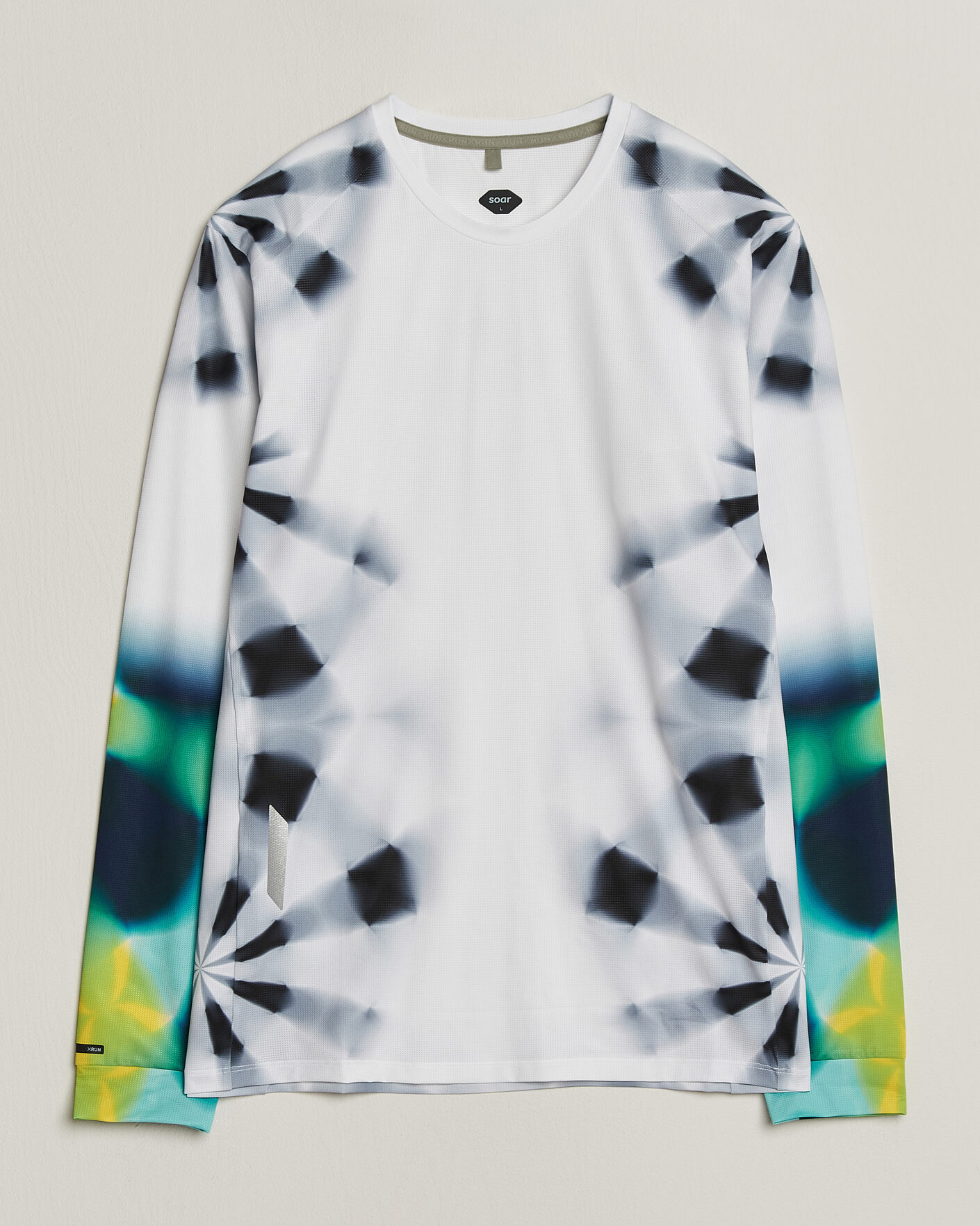 Men | T-Shirts | SOAR Running | LS Printed Tech T-Shirt White/Grey
