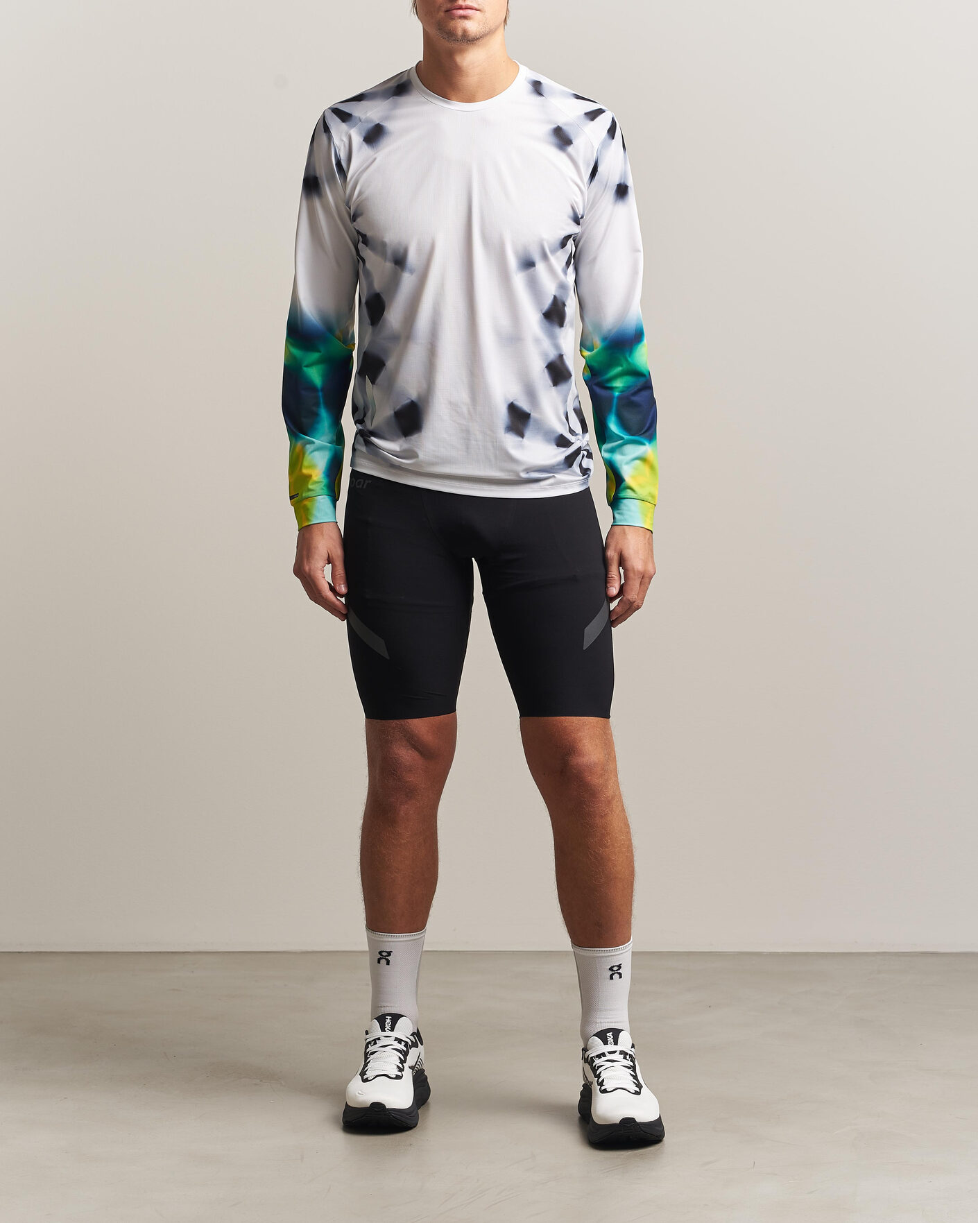 Men | T-Shirts | SOAR Running | LS Printed Tech T-Shirt White/Grey