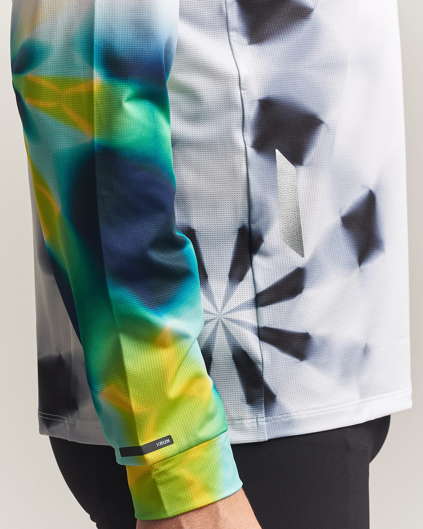 Men | T-Shirts | SOAR Running | LS Printed Tech T-Shirt White/Grey