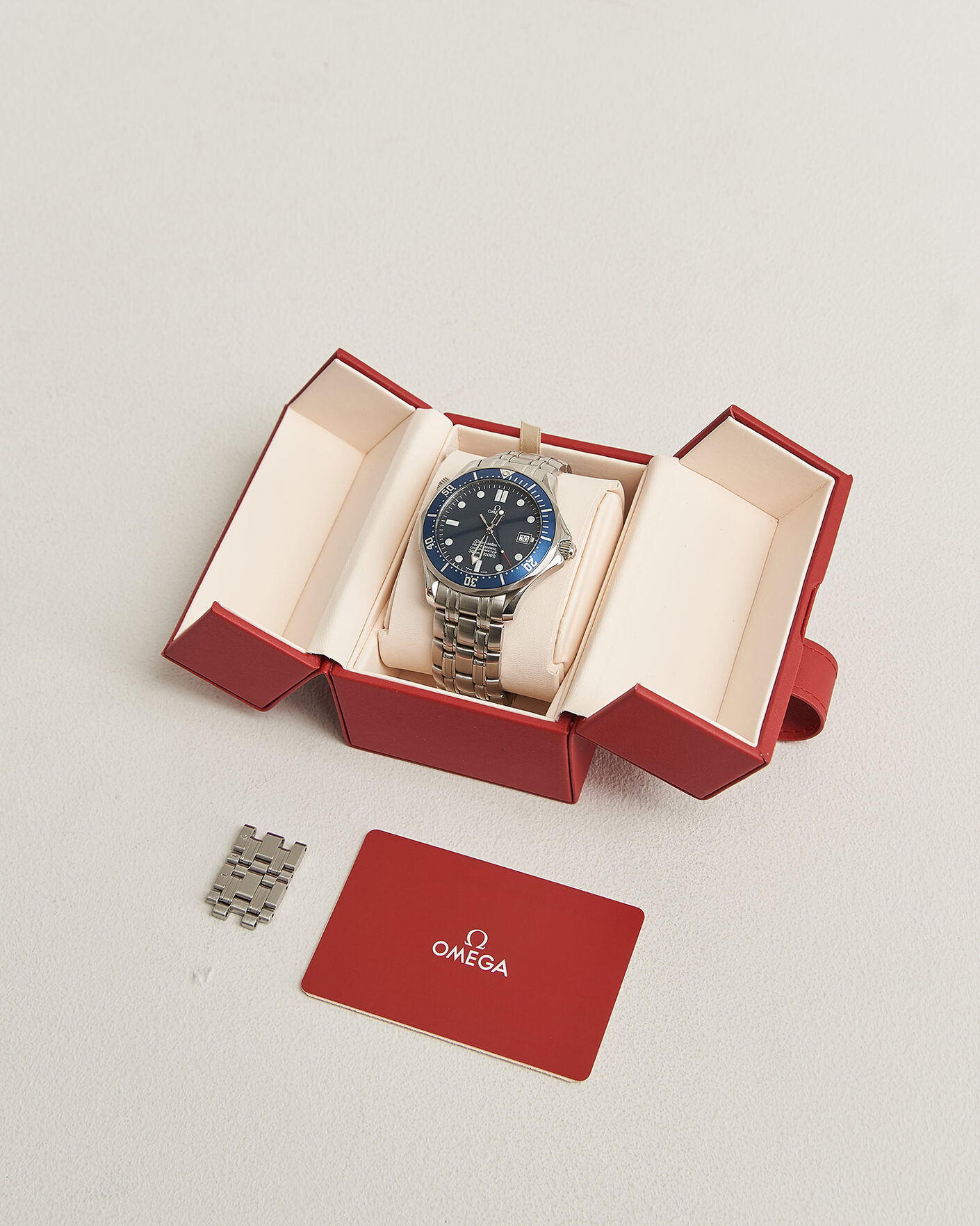 Men | Pre-Owned & Vintage Watches | Omega Pre-Owned | Seamaster 300M