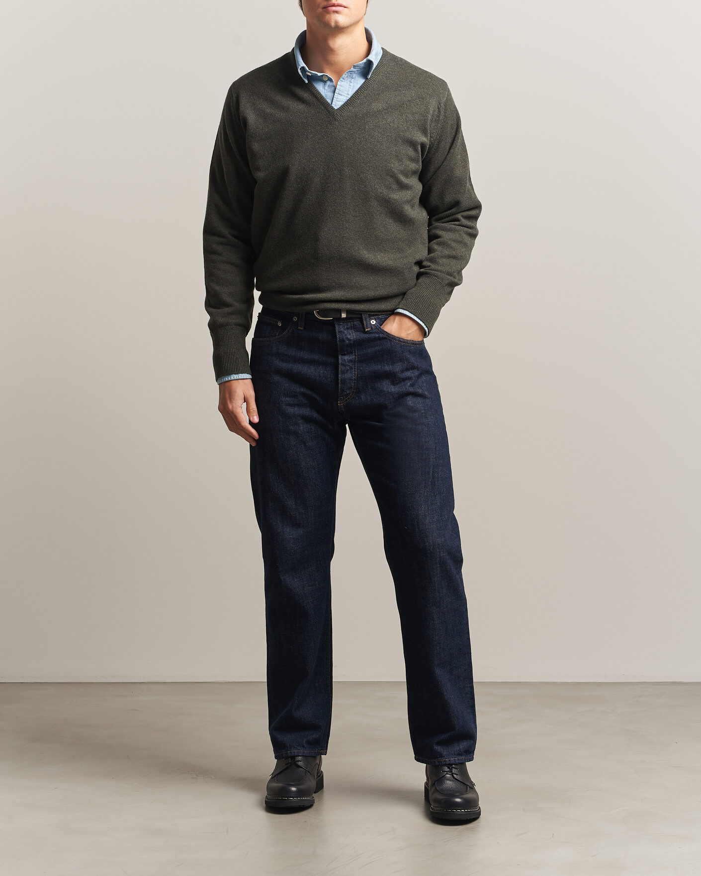 Men | Sweaters & Knitwear | William Lockie | Rob Lambswool V-Neck Seaweed