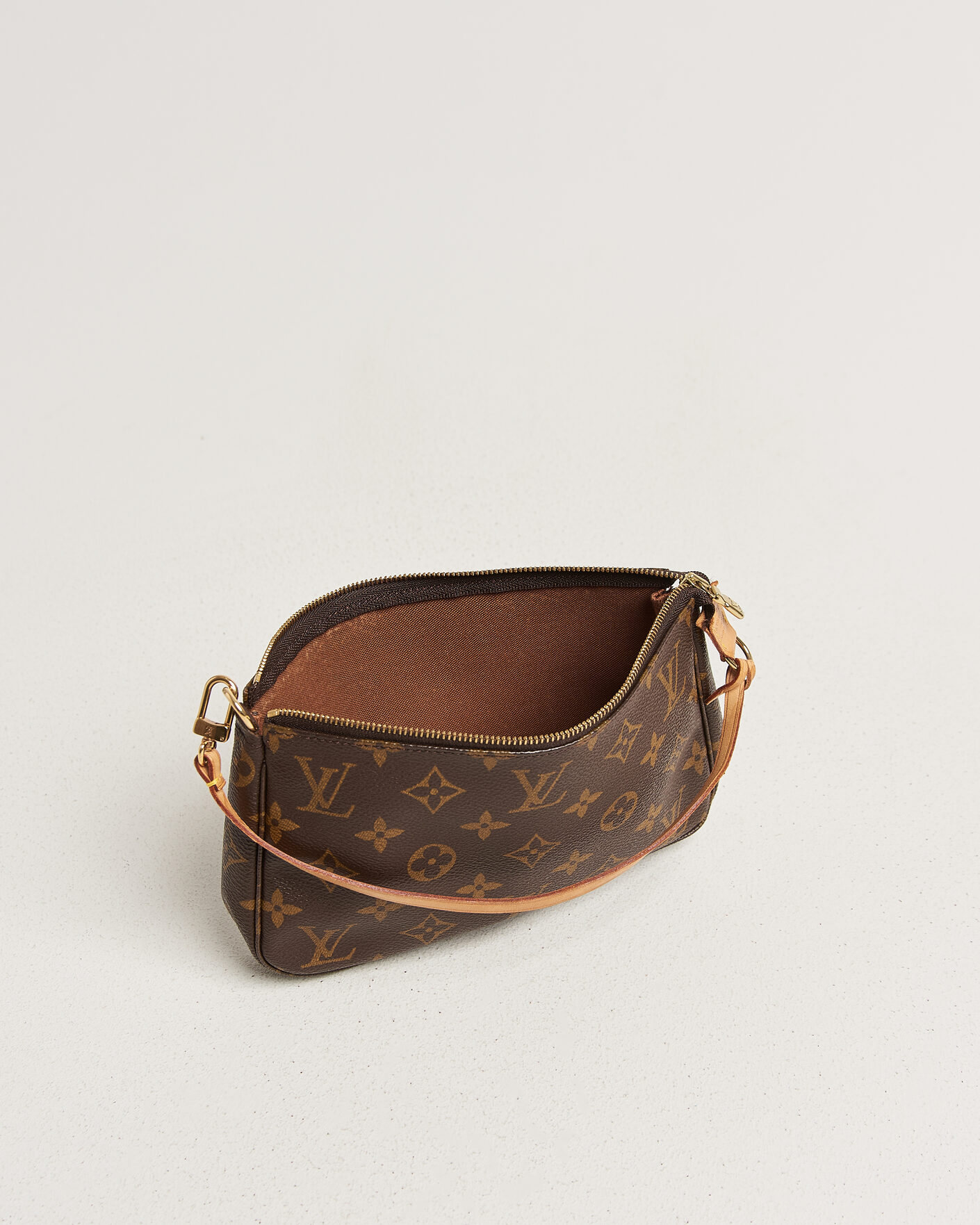 Men | Pre-Owned & Vintage Bags | Louis Vuitton Pre-Owned | Pochette Accessoires Monogram