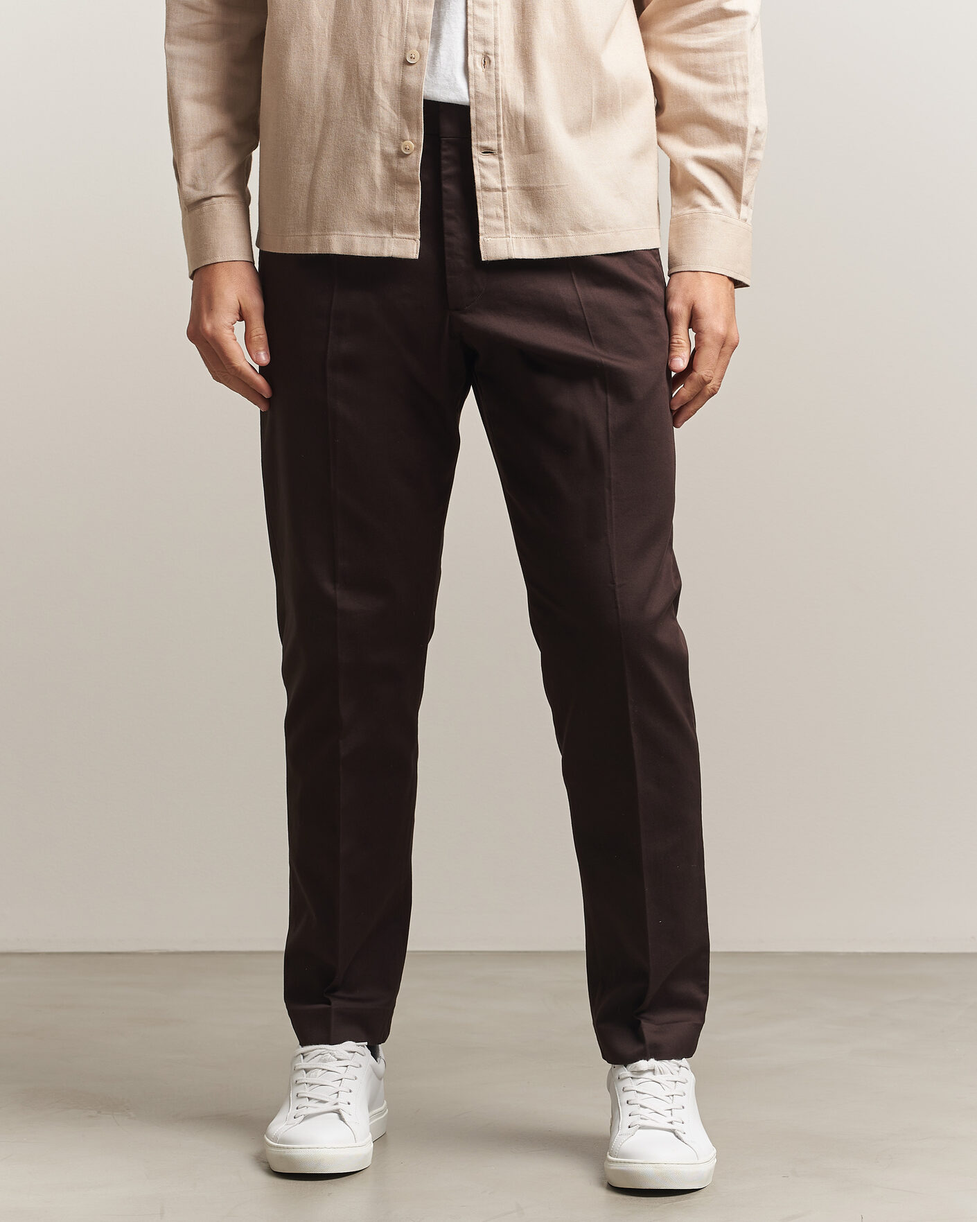 Men | Trousers | NN07 | Bill Pleated Cotton Chinos Deep Truffle