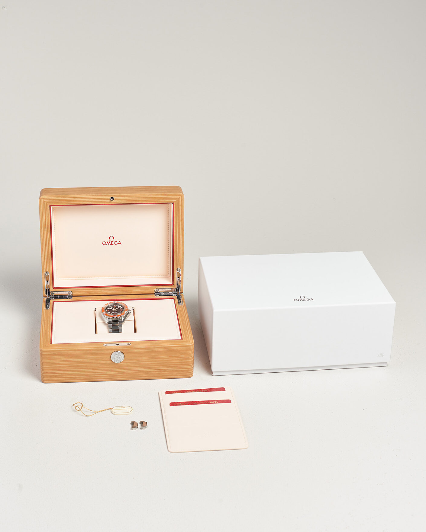 Men | Pre-Owned & Vintage Watches | Omega Pre-Owned | Seamaster Planet Ocean 