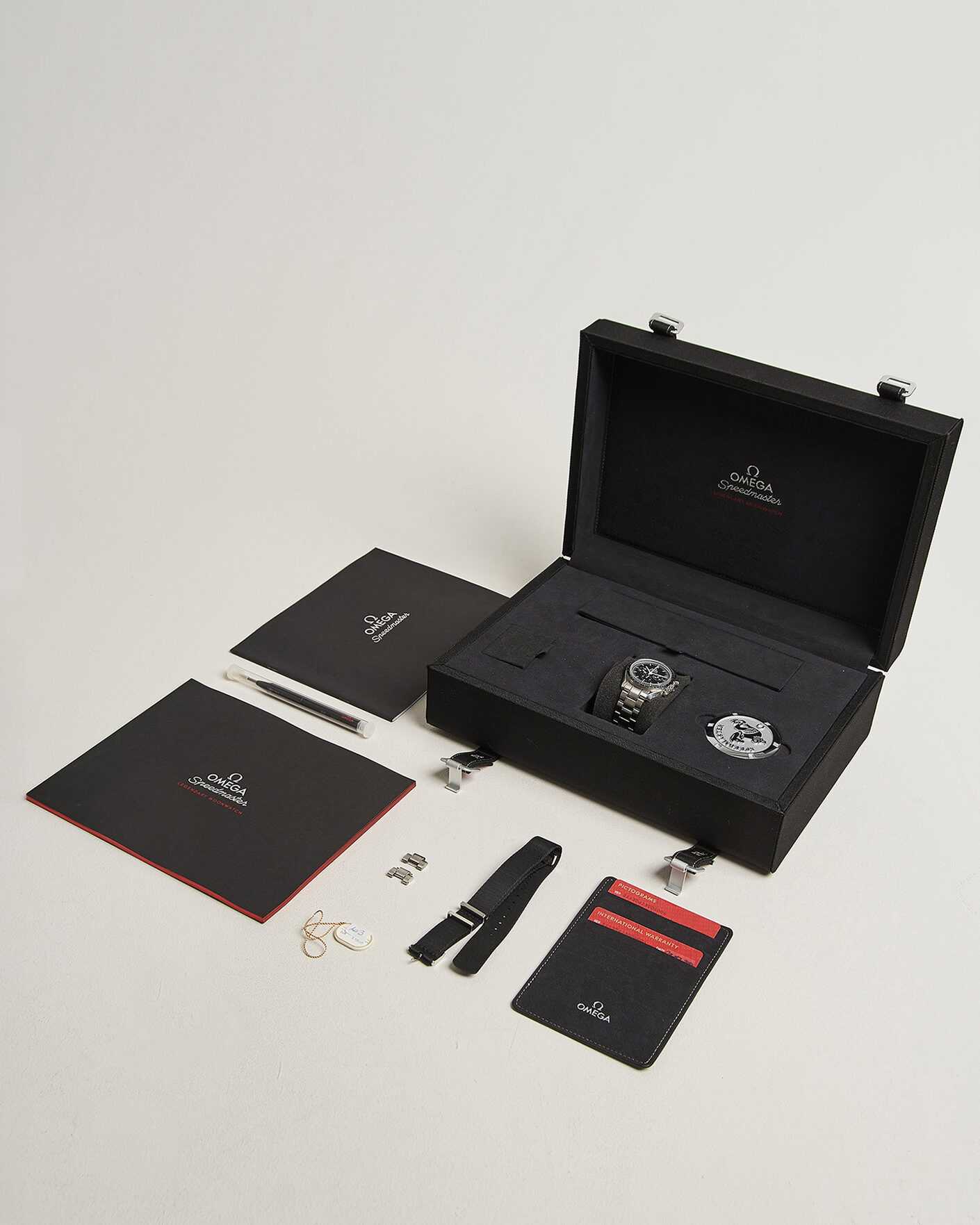 Men | Pre-Owned & Vintage Watches | Omega Pre-Owned | Speedmaster Professional Sapphire Sandwich