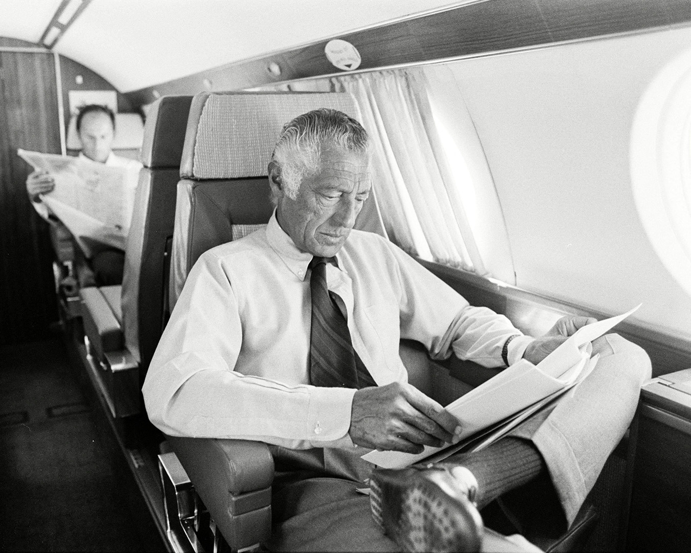 Flight from Rome to Corsica. Gianni Agnelli working on his plane. 