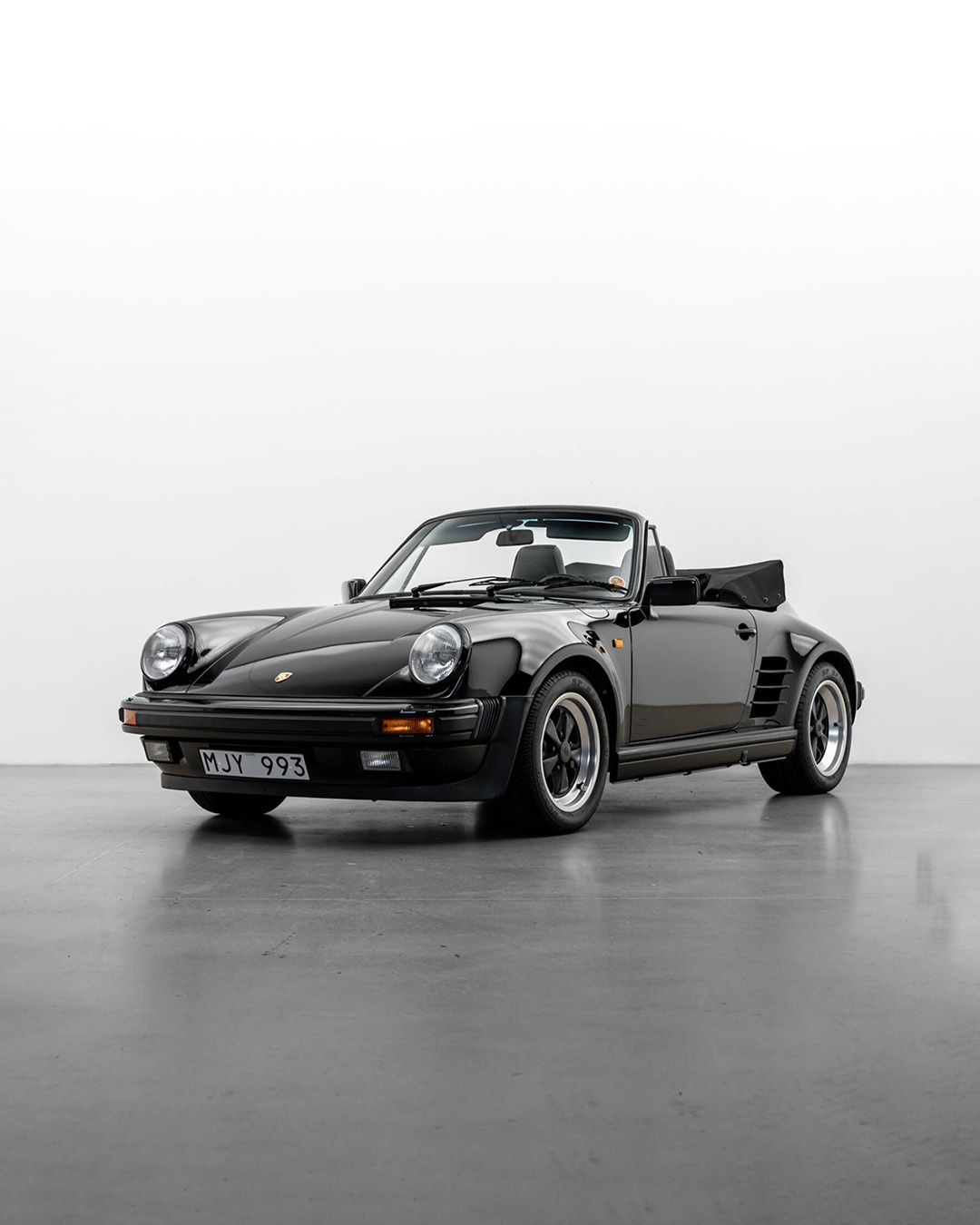Vintage Cars in the store: Porsche 911 Carrera WTL Cabriolet (1987)